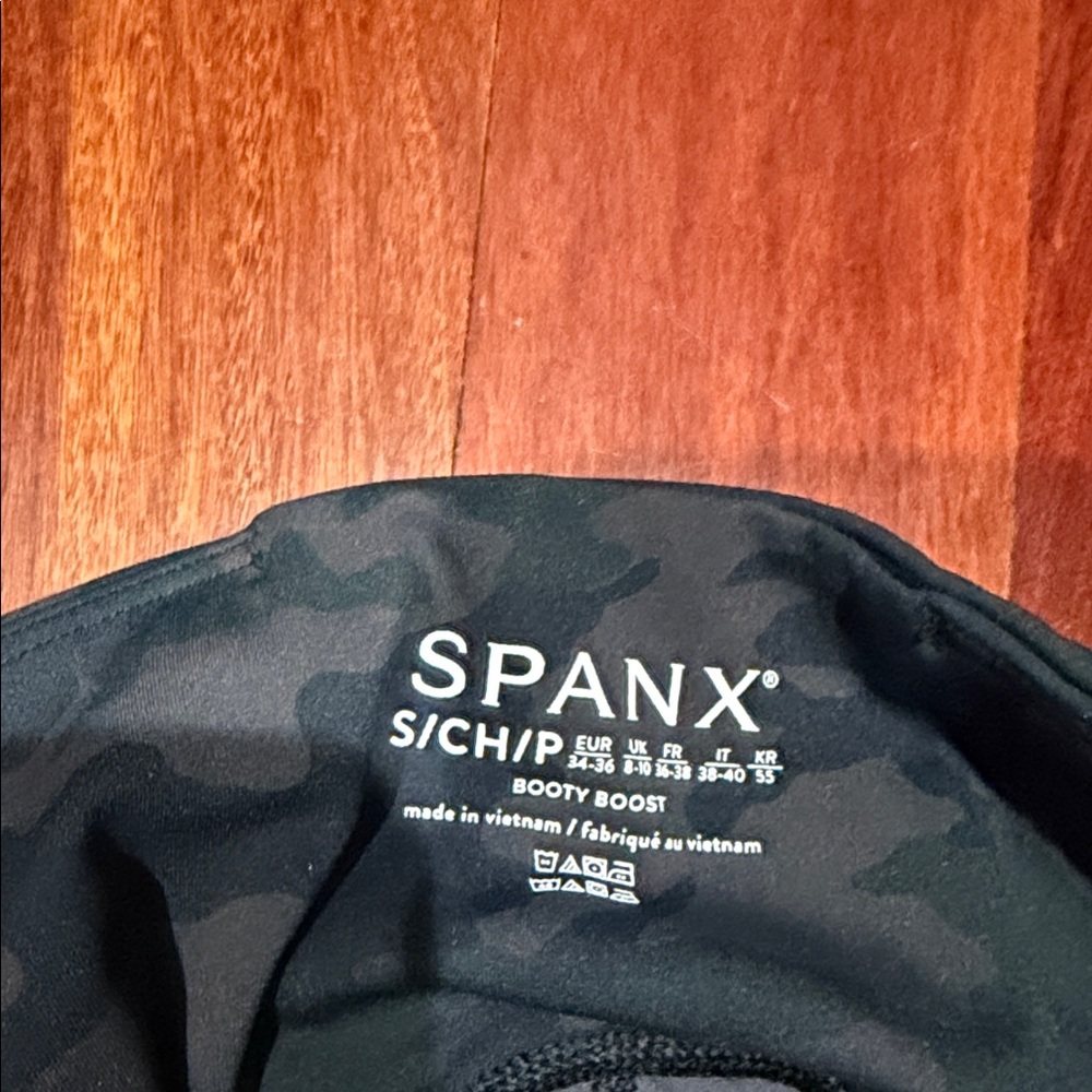 SPANX Camouflage Booty Boost Leggings